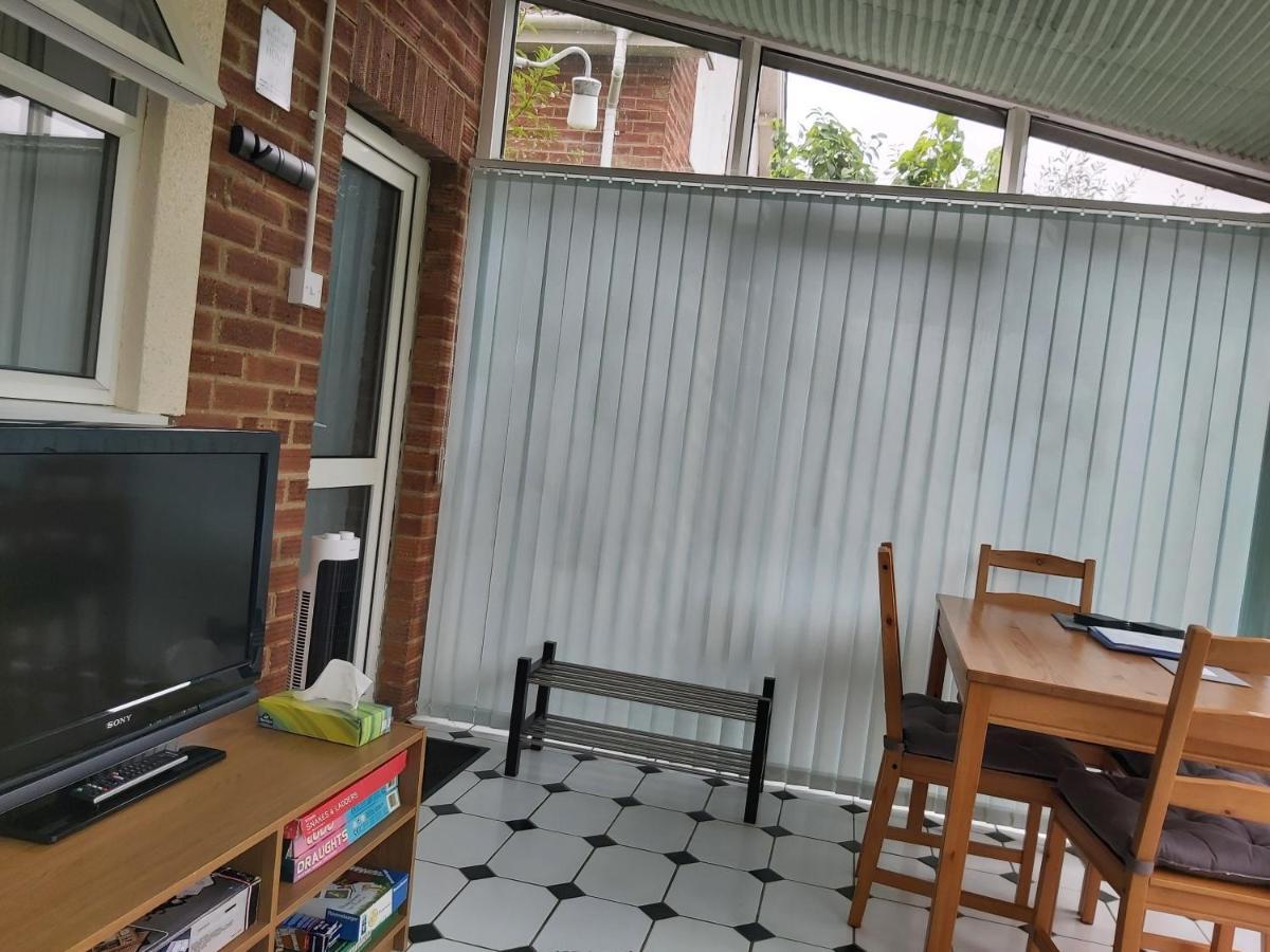 Garden Apartment نيوتن أبوت المظهر الخارجي الصورة